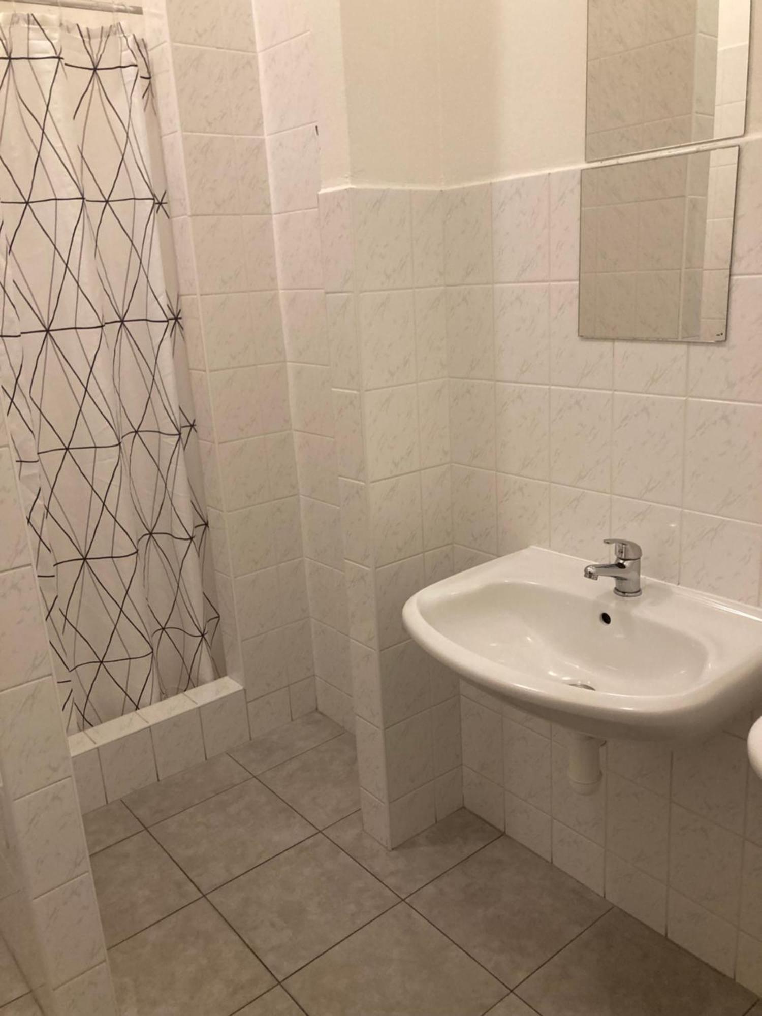 Hostel Praha Ladvi Eksteriør bilde